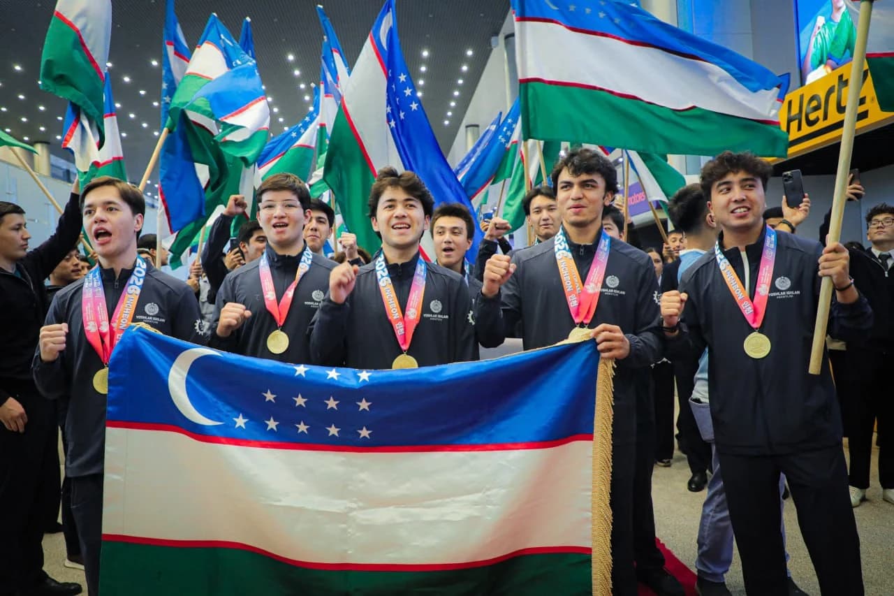 O‘zbekiston prezidenti First Global Challenge 2026 chempioni yosh muhandislarni mukofotladi