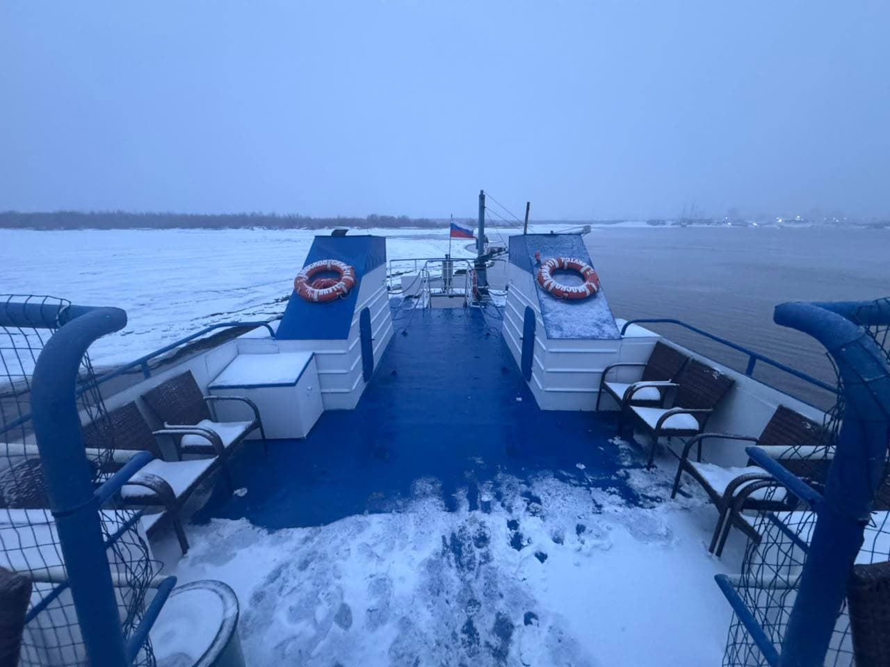 Passenger ship 'Moskovsky-11' with 90 passengers ran aground in Yakutia