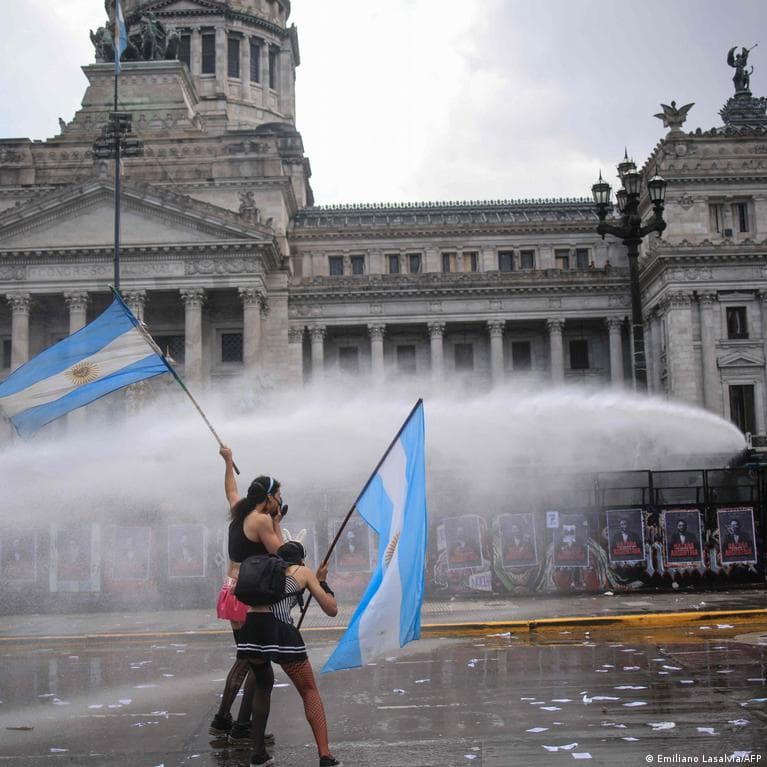 Buenos-Ayresda universitetlarni moliyalashtirish uchun beshinchi yurishda to‘qnashuvlar