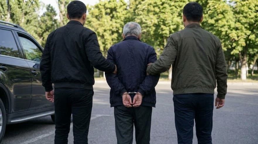 Toshkentlik 72 yoshli fuqaro, o‘zini Prezident administratsiyasi xodimi deb ko‘rsatib buxorolik tadbirkordan 500 ming dollar talab qilgani uchun 8 yilga ozodlikdan mahrum etildi