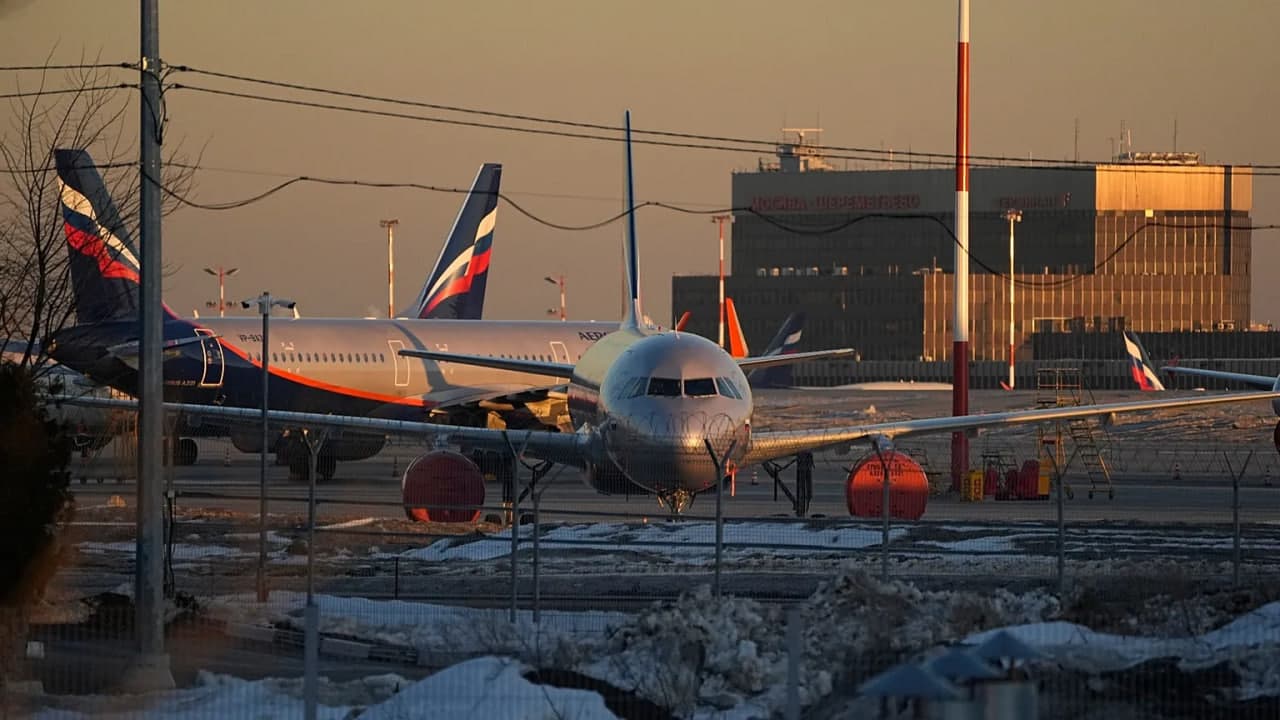 Tungi dron hujumlari: Moskva va Sankt-Peterburg aeroportlari ishi yana to‘xtatildi