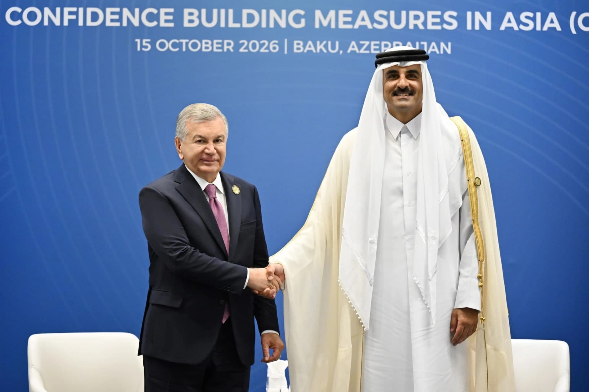 Shavkat Mirziyoyev Bokuda Qatar amiri Tamim bin Hamad Al Tani bilan uchrashdi