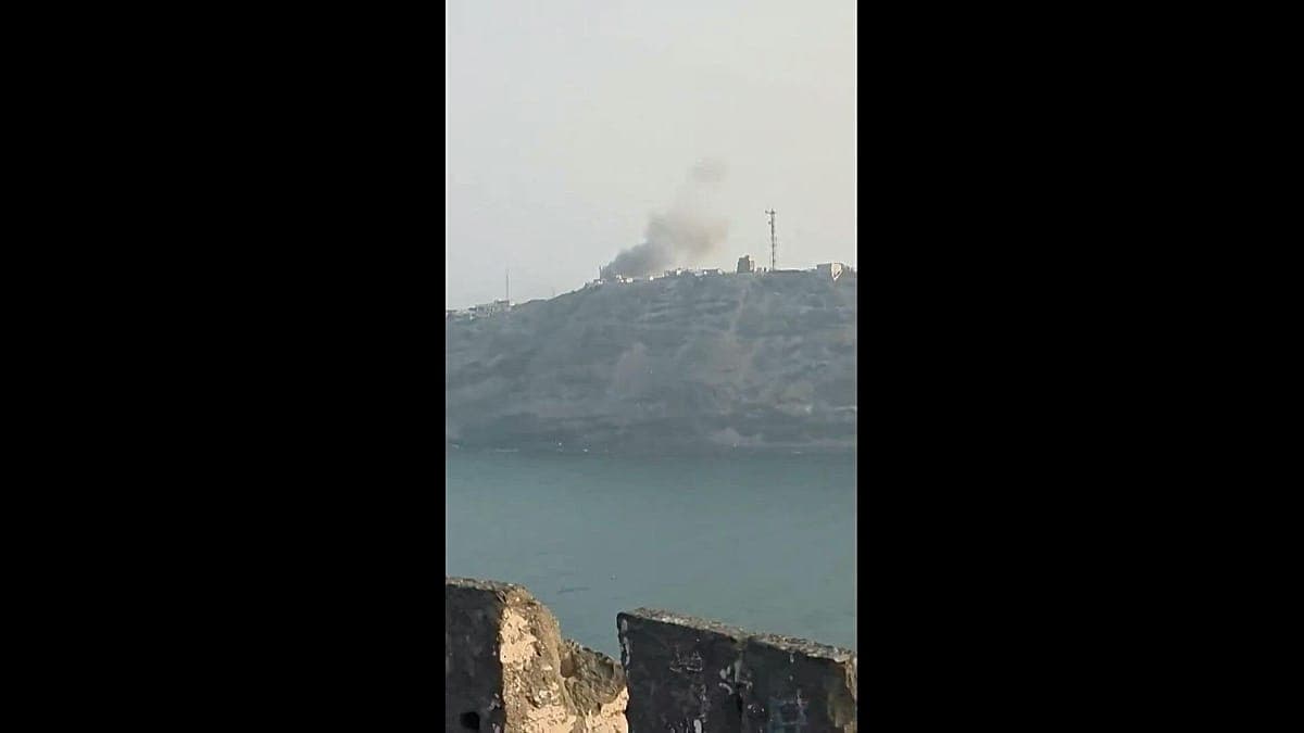 Husilarning Adendagi prezident saroyiga raketa zarbasi: besh nafar halok bo‘ldi, 16 nafar yaralandi