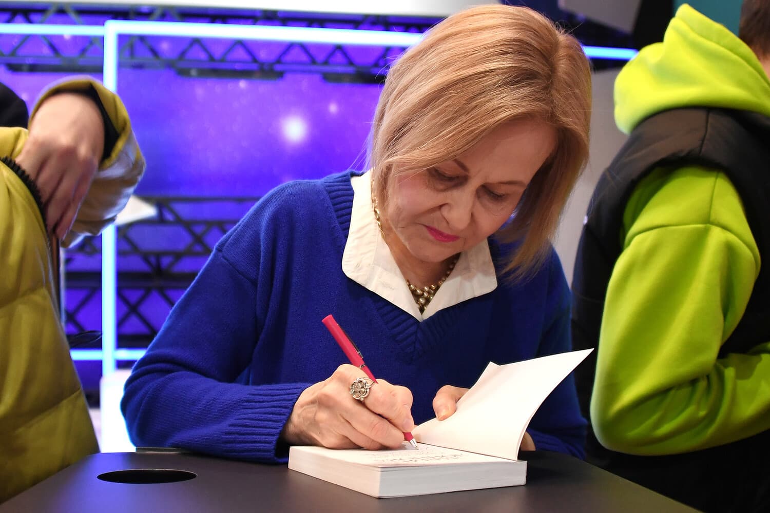 Darya Dontsova registers the brands 'Darya Dontsova' and 'Viola Tarakanova' with Rospatent