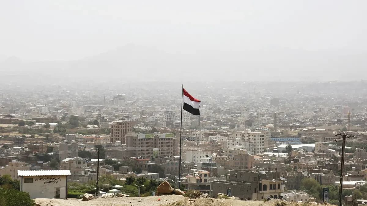 Husitlar Saudia Arabistonining sutkada 104 zarbasi haqida maʼlum qildi; Ar-Riyodda raketa parchalari toʻrt kishini yaraladi