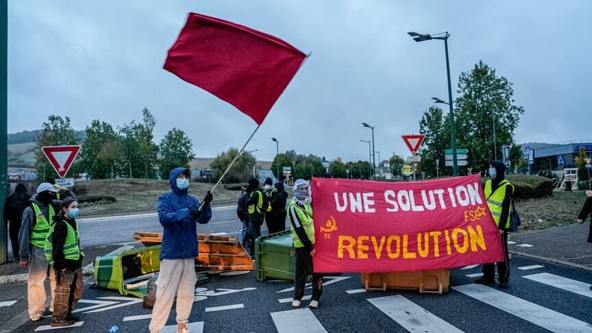 Во Франции прошли массовые протесты против роста стоимости жизни: сотни задержанных
