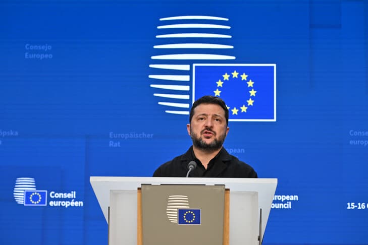 Zelensky at EU summit urges not to weaken sanctions against Russia and demands a 'strong' 22nd package