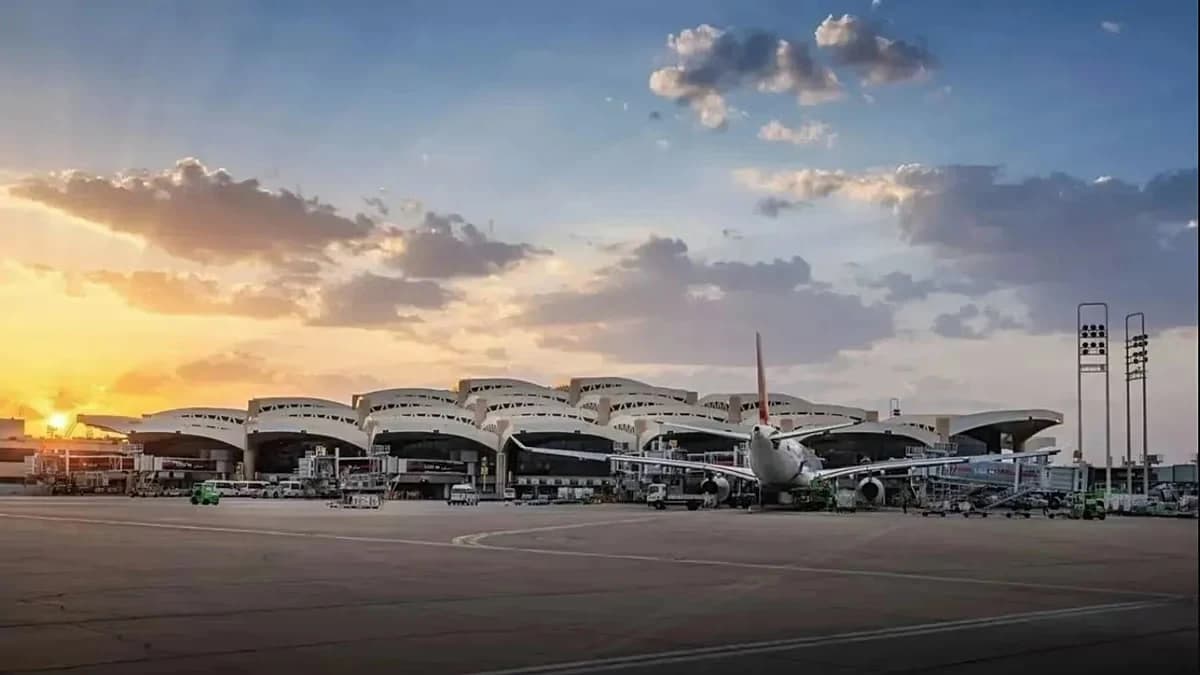Saudi Arabia extended the closure of King Khalid Airport and promised a 'serious response' to the Houthis