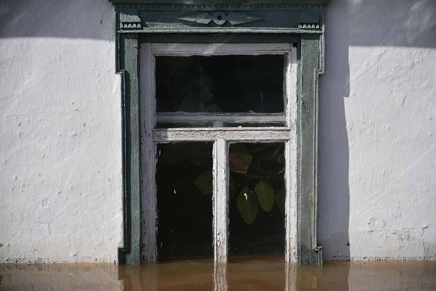 In Yalta, seven temporary dams were built after flooding and ten people were evacuated