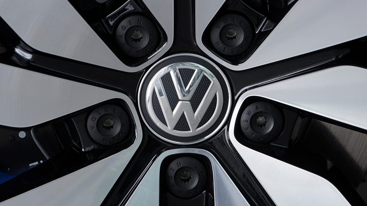 VW отзывает тысячи электромобилей из-за риска возгорания батарей