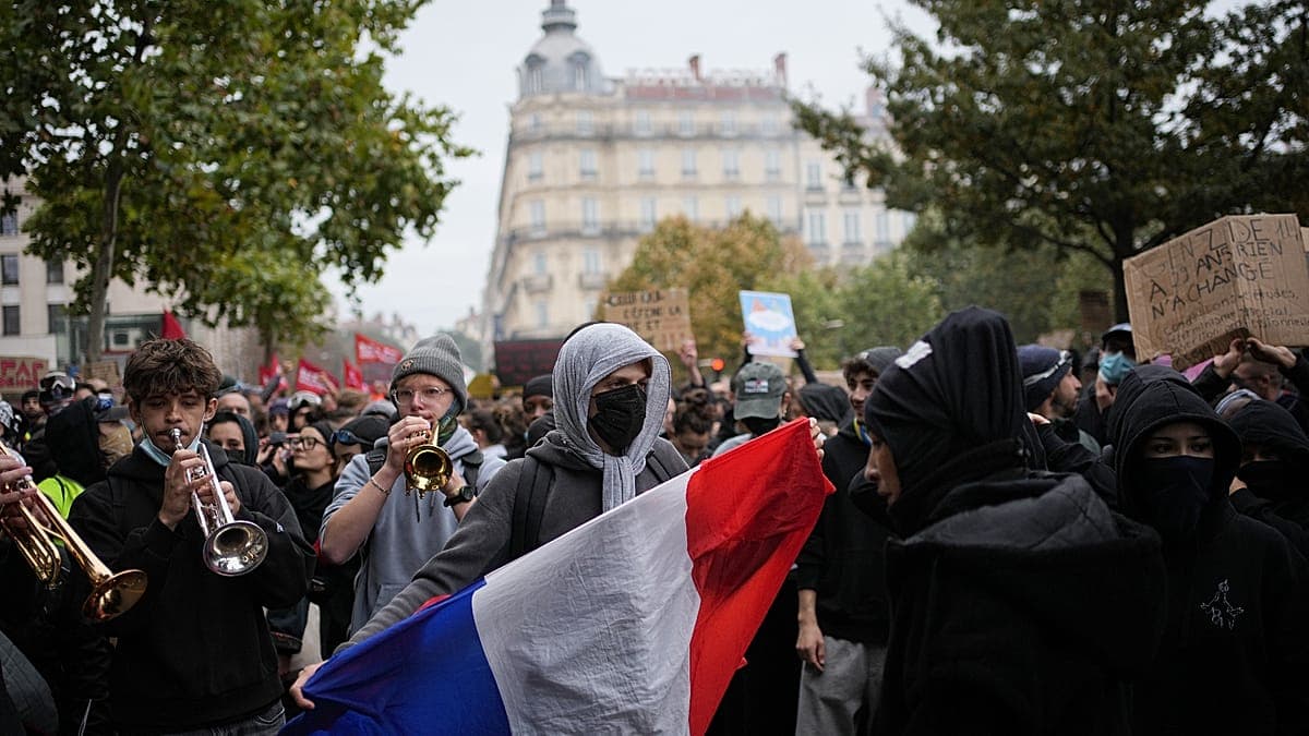 Protesters storm Marseille city hall amid nationwide demonstrations against rising prices
