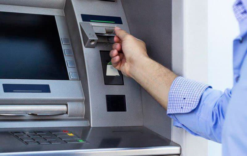 O‘zbekistonda kartani naqd pul bilan to‘ldirish uchun komissiyalar muhokama qilindi: Markaziy bank va iqtisodchilar pozitsiyasi