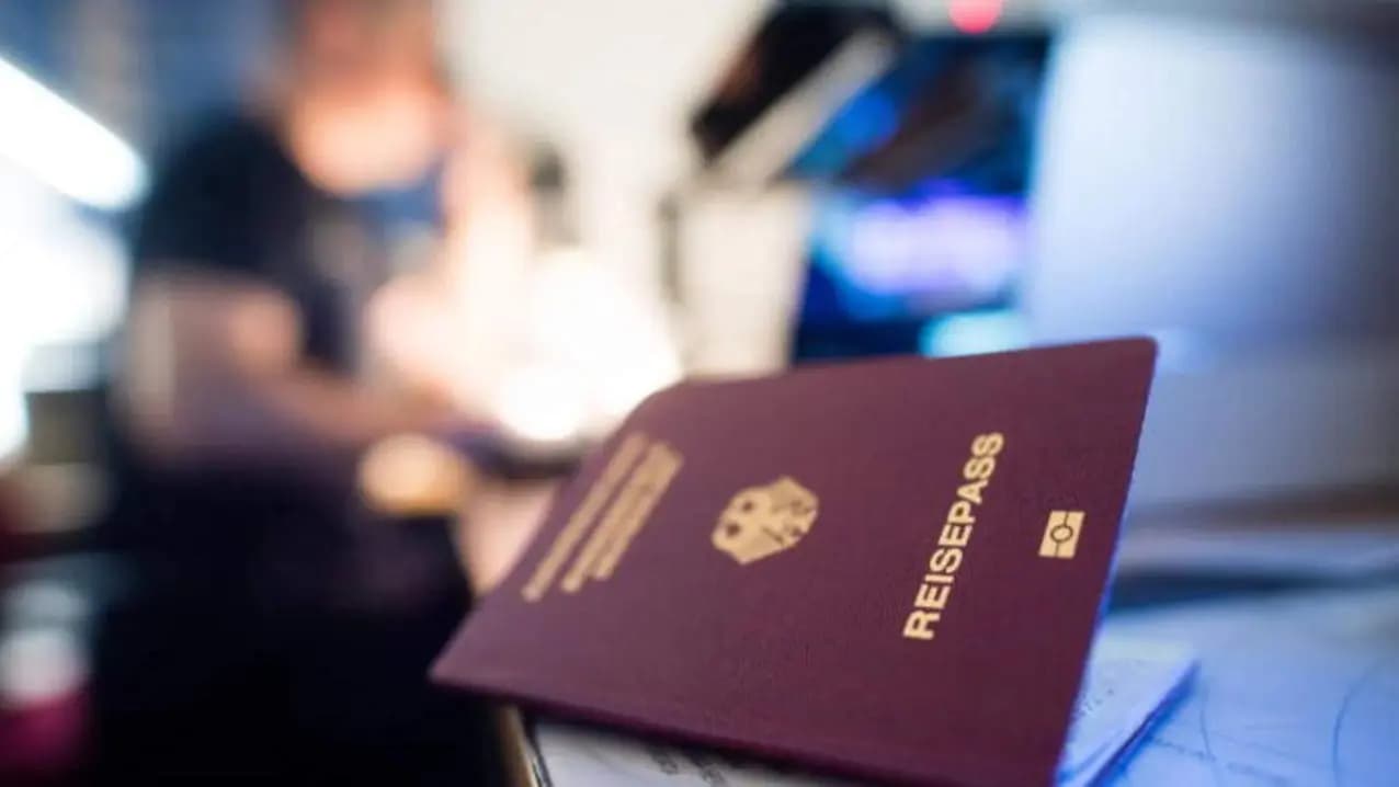 Russians are mass-acquiring German citizenship: the number of Russian passport holders in Germany's register is shrinking