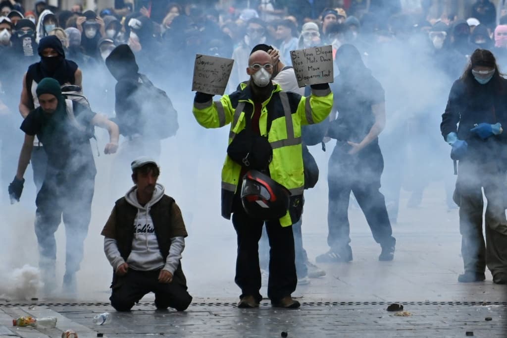 Macron travels to Marseille after the riots: French authorities try to defuse the crisis amid protests