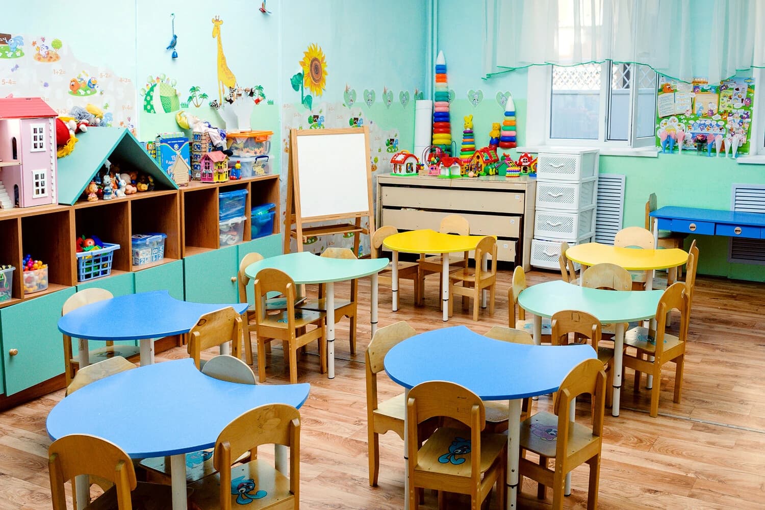 In China, a kindergarten owner was sentenced to life imprisonment for poisoning 233 children with lead