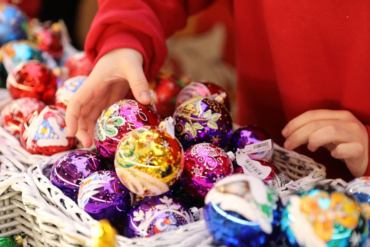 Psychologist explains why early New Year decorations may increase anxiety