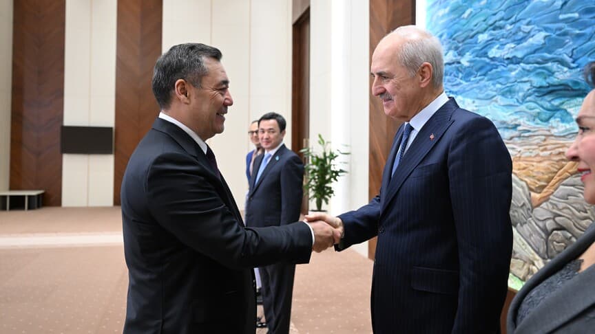 Turkiya parlamenti spikeri Numan Kurtulmush Bishkekda Qirg‘iziston prezidenti va qozoq hamkasbi bilan uchrashdi