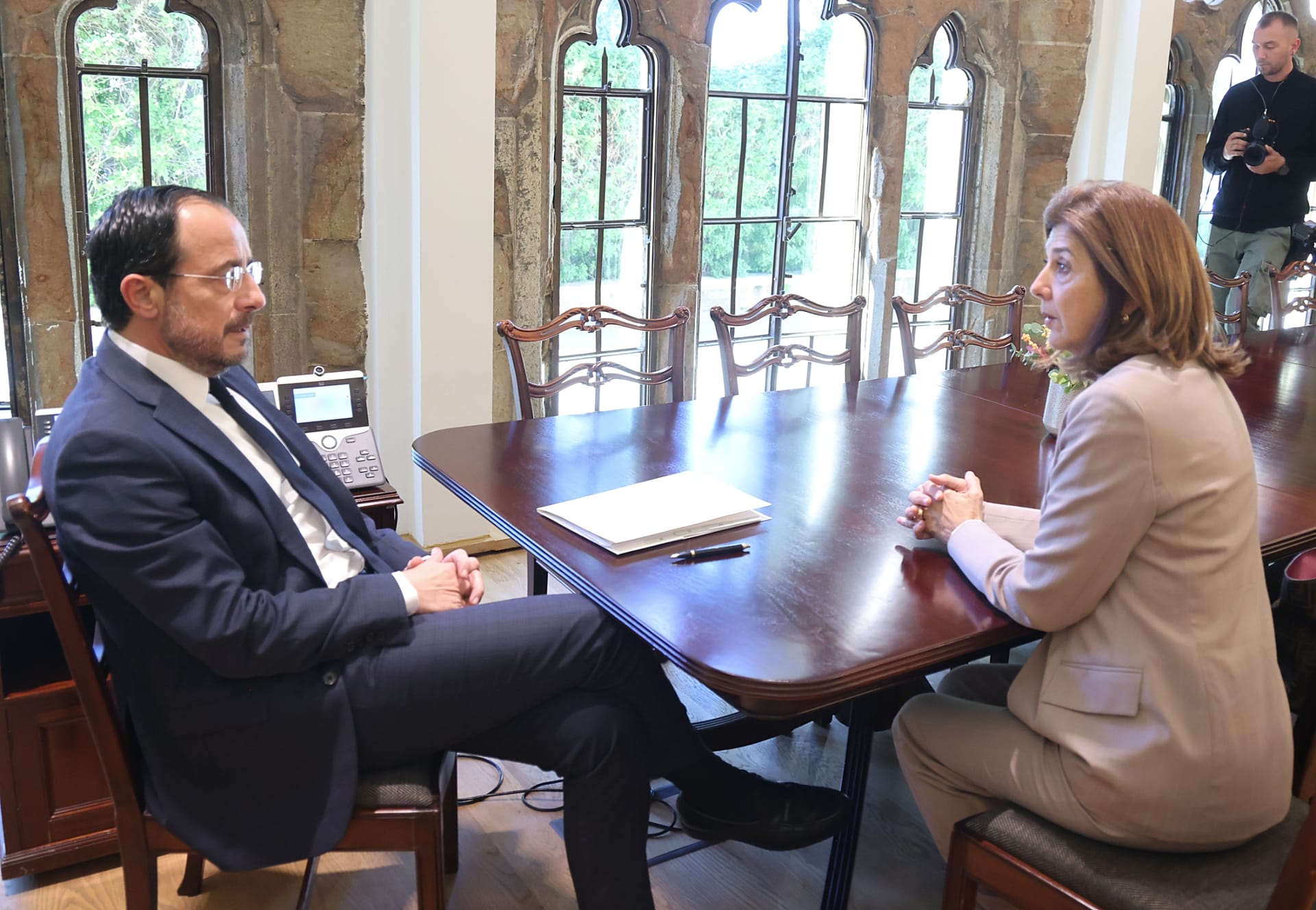 Nikos Hristodulidis va Maria Angela Holguin