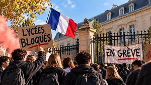 French students prepare new blockades of educational institutions after the holidays
