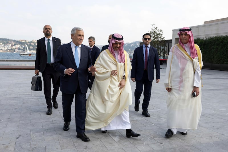 Italiya tashqi ishlar vaziri Antonio Tajani Saudiya Arabistoni tashqi ishlar vaziri Faisal bin Farhan bilan. EPA
