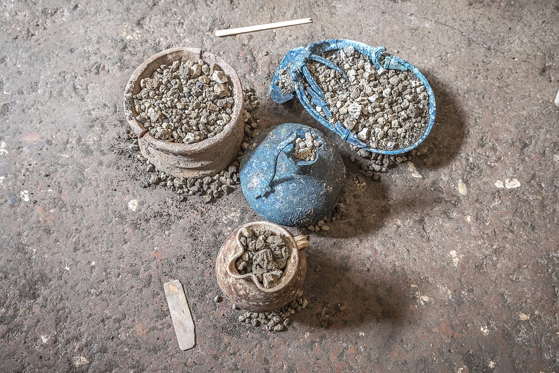Objects found in the wardrobe - Pompeii Archaeological Park