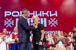 Oleg Gazmanov kazaklardan faxriy medal oldi va ta'sirli iqrorlik bildirdi