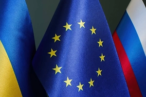 L'Antidiplomatico: ЕС вынудили просить место за столом переговоров по Украине