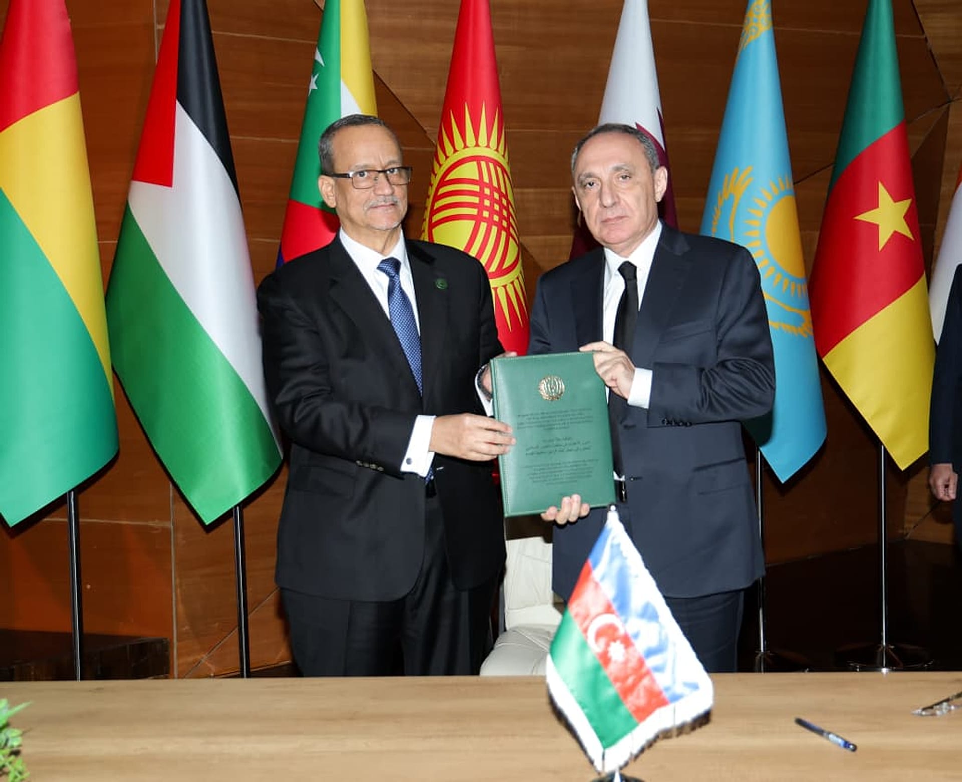 Ozarbayjon Makka al-Mukarrama konvensiyasini imzoladi. OIC Boş kotibi hazrati Ismoil Ould Şayx Ahmad va Ozarbayjon Respublikasi Boş prokurori Kamran Aliyev