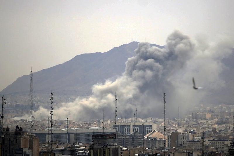 Tehron aviazarbalari. Mutaxassislar fikricha, faqat aviatsiya rejim o‘zgarishiga erisha olmaydi. AFP