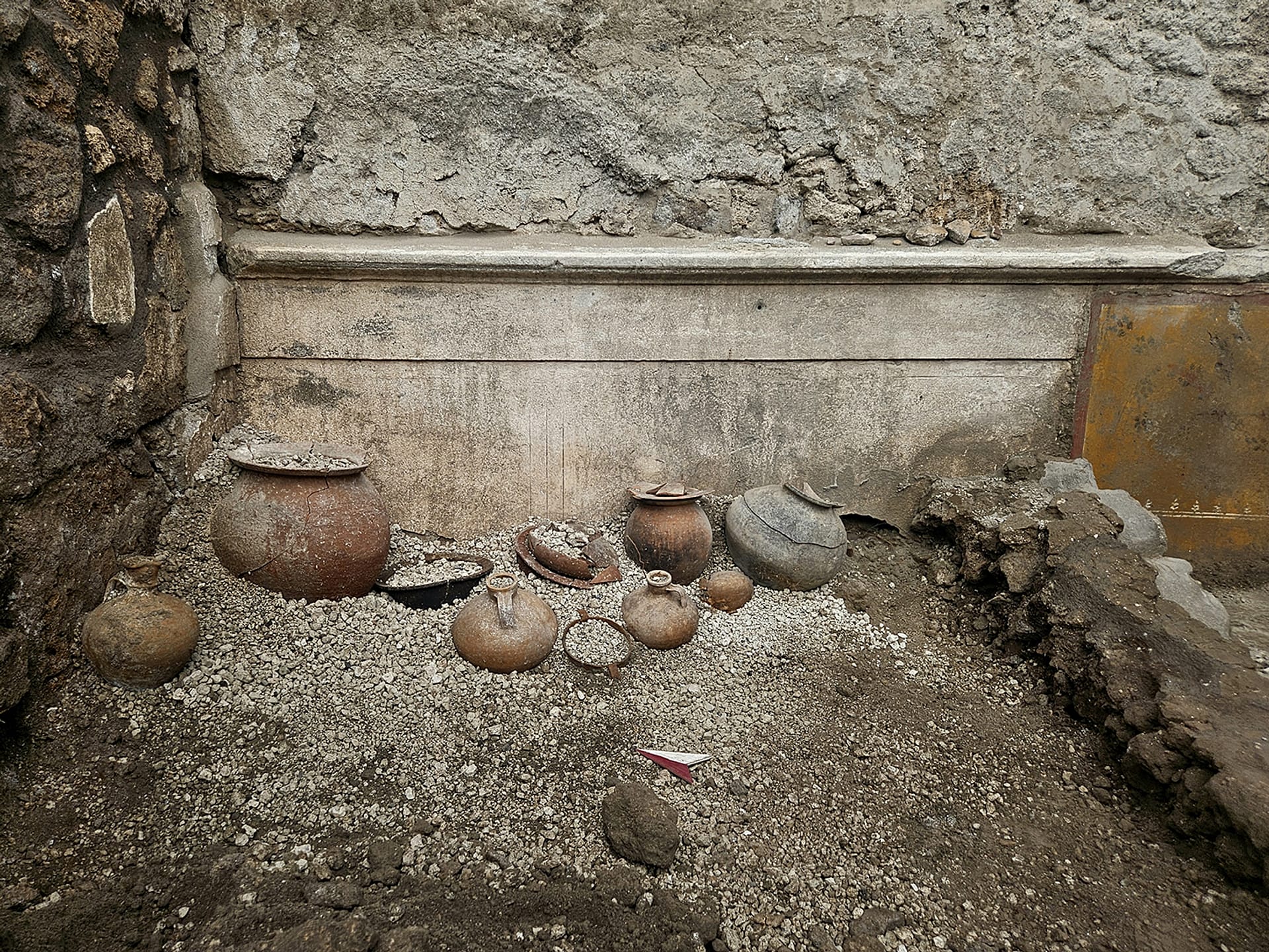 Vases and urns - Pompeii Archaeological Park