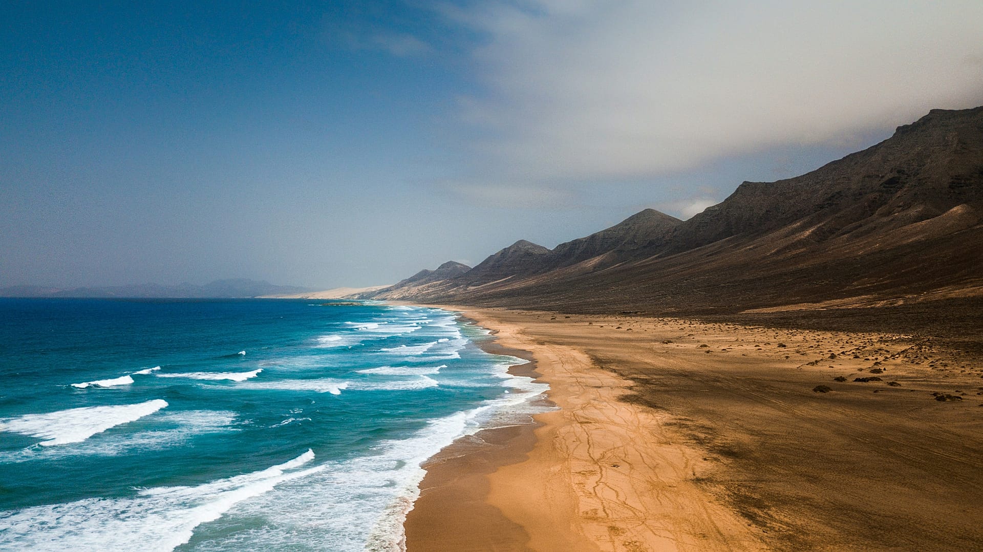 With temperatures often in the mid-20s, Fuerteventura is a great destination for late autumn sun