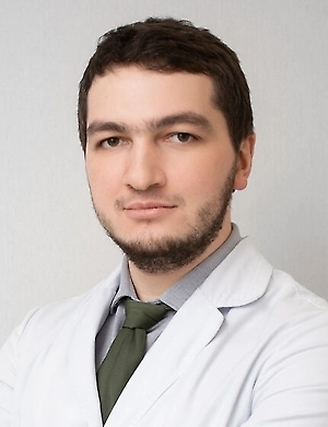 Опасения по поводу ноутбука на коленях связаны прежде всего не с излучением, а с нагреванием. Для нормального образования сперматозоидов температура в области яичек должна быть немного ниже температуры тела. Продолжительное воздействие тепла способно временно ухудшать сперматогенез.