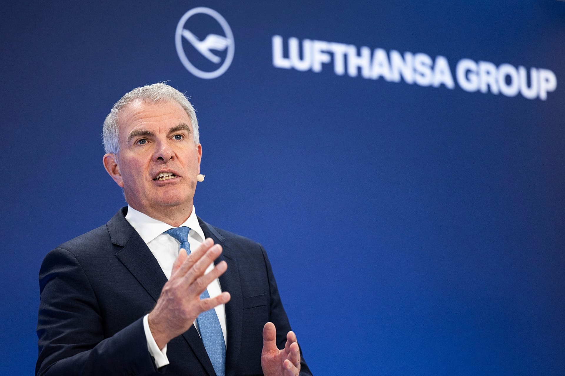 АРХИВ. Генеральный директор Deutsche Lufthansa AG Карстен Шпор отвечает на вопросы журналистов на ежегодной пресс‑конференции в Германии, 7 марта 2024 года