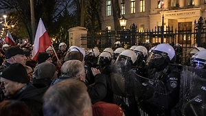 Polşada sud atrofidagi mojaro fonida butun mamlakatdan politsiya Varşavaga töplanmoqda