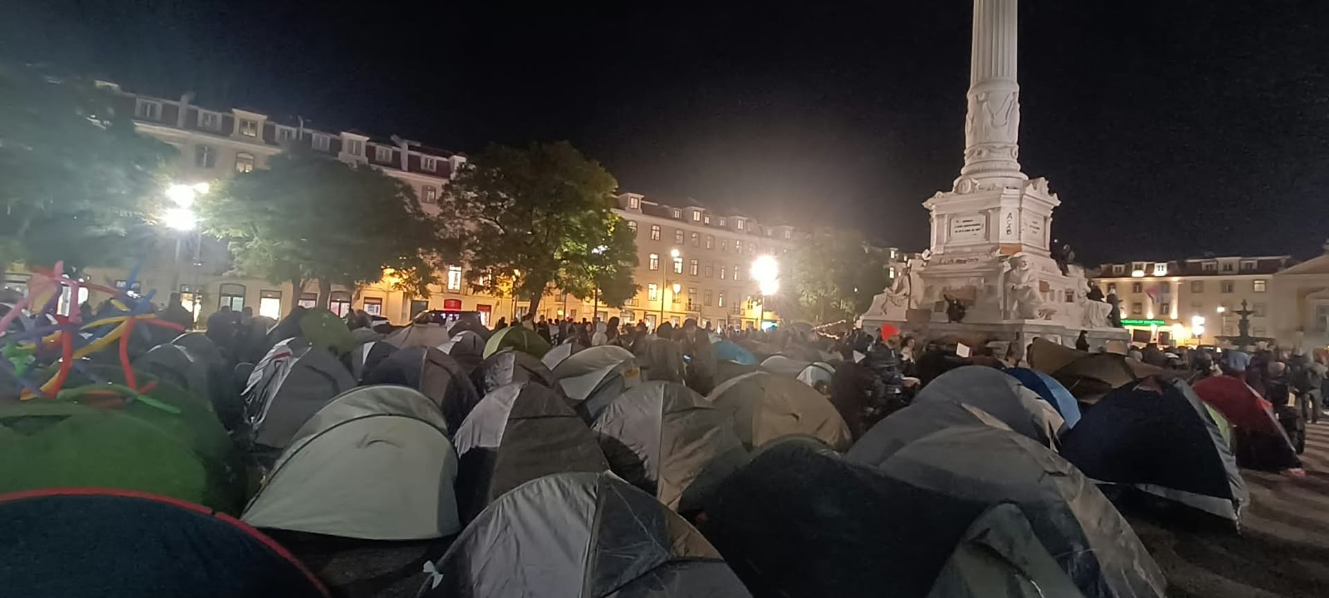 Lissabon, Rossiu maydonida o‘rnatilgan 130 ta palatka.