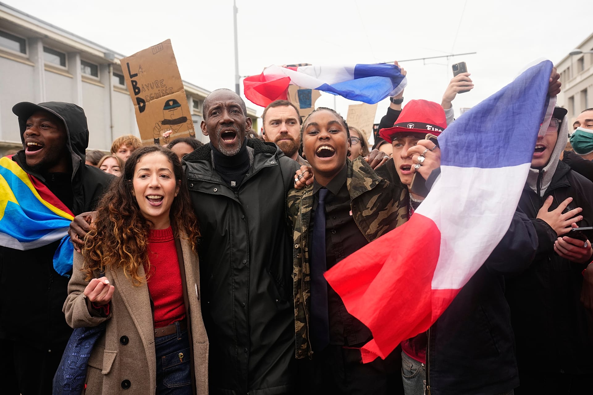 «Yengilmagan Fransiya» (LFI) partiyasidan Sen-Deni meri Balli Bagayoko Fransiyaning Orlean shahrida o‘ta o‘ng RN partiyasi qurultoyi chetida o‘tgan norozilik namoyishida, 2026-yil 24-oktyabr