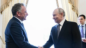 Peterburgda Putinning Uitkoff bilan uchrashuvining birinchi kadrlari paydo bo'ldi