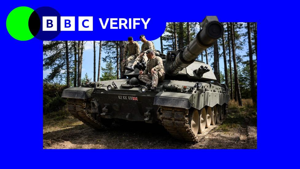 Три солдата сидят на танке. В левом верхнем углу появляется логотип BBC Verify.
