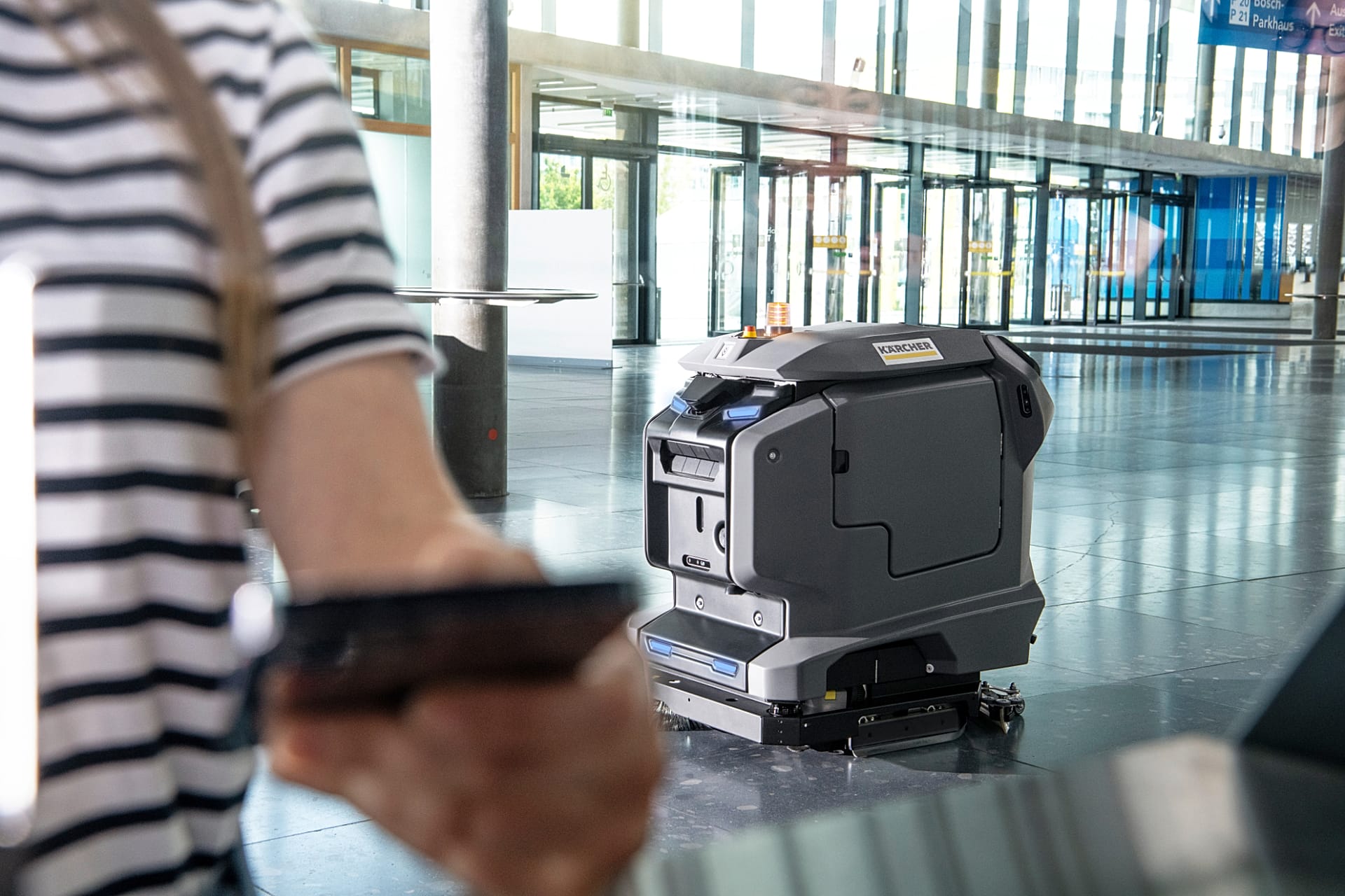 The latest “Kärcher Intelligent Robotic Application”, or “KIRA” for short – the first fully autonomous cleaning robots were launched by Kärcher in 2003.