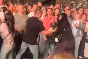 Concert during a concert: Audience members engage in a brutal fight at a Leningrad show