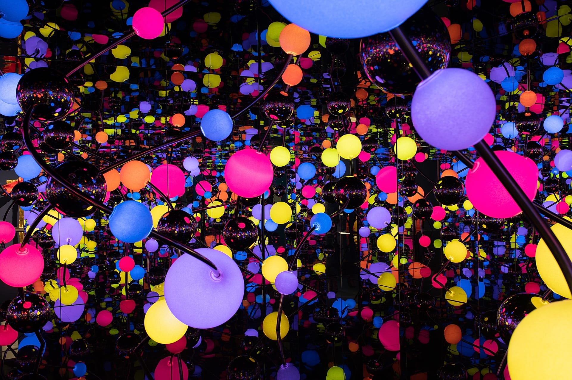 02 – Yayoi Kusama, Infinity Mirrored Room Eternally Infinite Light of the Universe Illuminating the Quest for Truth, 2020.
