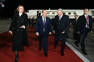 Jazoir bosh vaziri Rossiya–Afrika va GEMF sammitlarida qatnashish uchun Moskvaga keldi