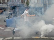 Французские беспорядки служат предостережением для британских реформаторов