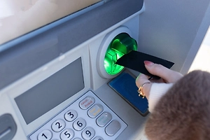 The Central Bank listed the signs by which a bank will suspect a client of having fallen under the influence of fraudsters