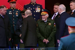 The oldest WWII veteran on the stand with Putin on Victory Day is almost 103 years old