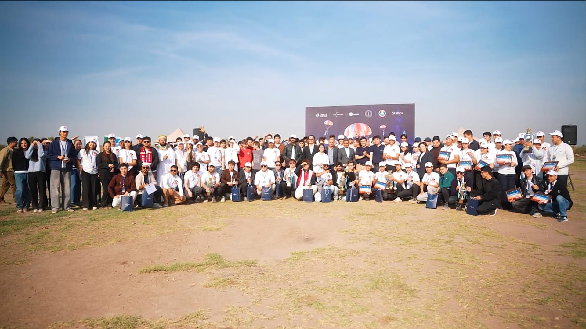 Групповое фото участников CanSat