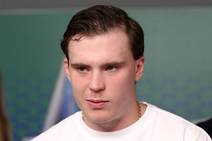 Russian defenseman Nikishin signs a $3 million contract with Carolina