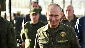Putin «Markaz-2026» mashgʻulotlarida Chebarkul poligonida qatnashdi
