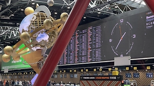 UUA tufayli Moskva aeroportlarida 370 dan ortiq reys bekor qilindi va keçiktirildi