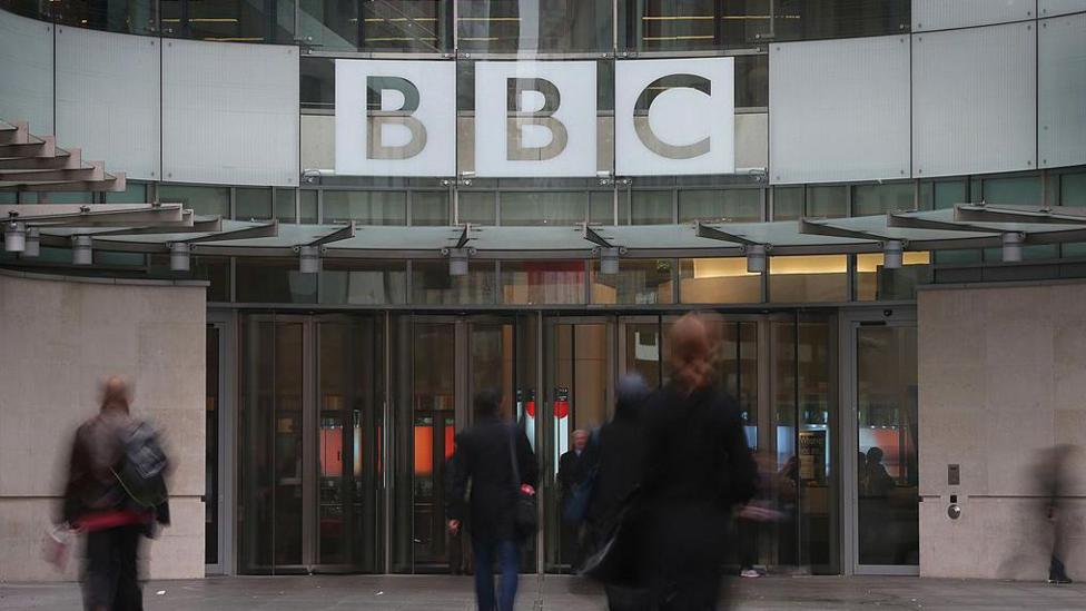 BBC New Broadcasting House binosining tashqarisi